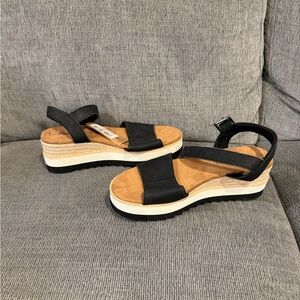 Toms Black and Tan Women's Sandals
